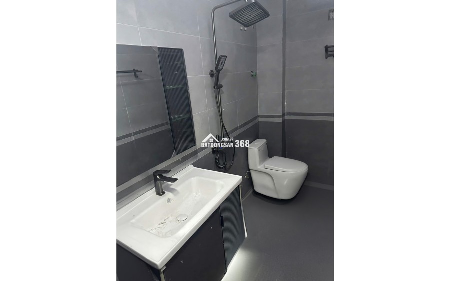 Tôi cho thuê nhà hai mặt tiền,mới, Lạc Long Quân, 99m2x 5T vỉa hè 30 Tr